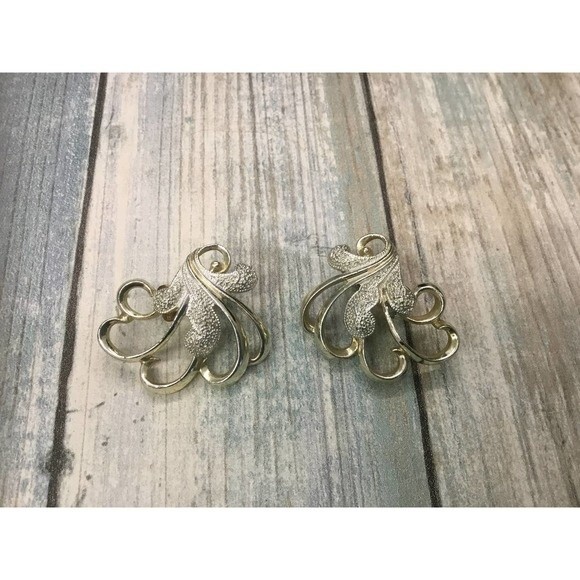 Vintage Sarah Coventry Clip On Earrings - Picture 1 of 5